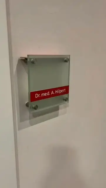 Ich bedanke mich bei allen Patienten und Kollegen, die mich zu den Top- Medizinern der Fokusliste für Brust- und Lidchirurgie sowie für Botox und Filler empfohlen haben. Wir wünschen allen eine besinnliche Vorweihnachtszeit ein schönes Fest und einen guten Übergang ins neue Jahr 2026! 🎄
@koenigsallee_duesseldorf @klinik_dr_hilpert @dr.alexanderhilpert #brustchirurgie #lidchirurgie #botox #Filler #duesseldorf #duisburg #plastischechirurgie #focusliste #topmediziner2026